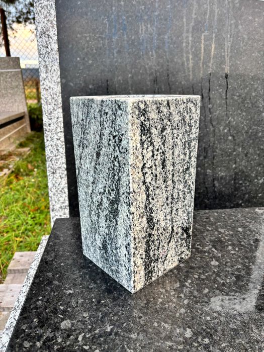 Wazon Granitowy Kwadratowy
