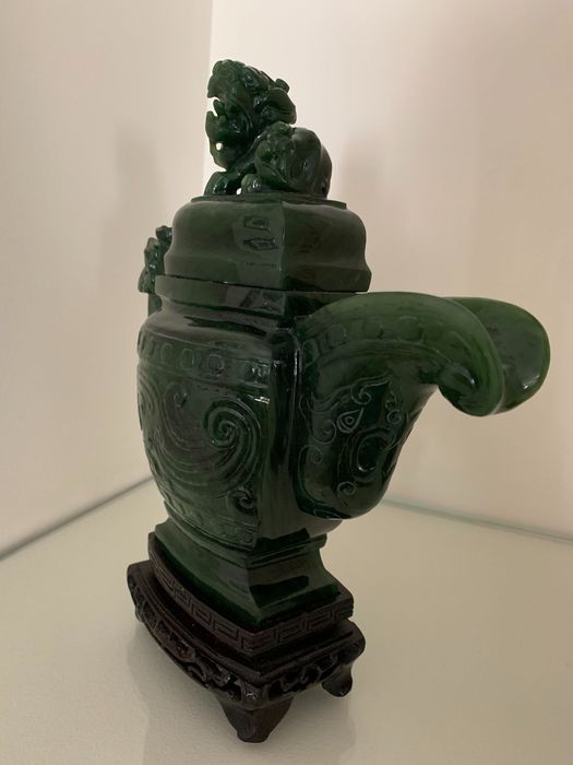 Bule em jade verde imperial