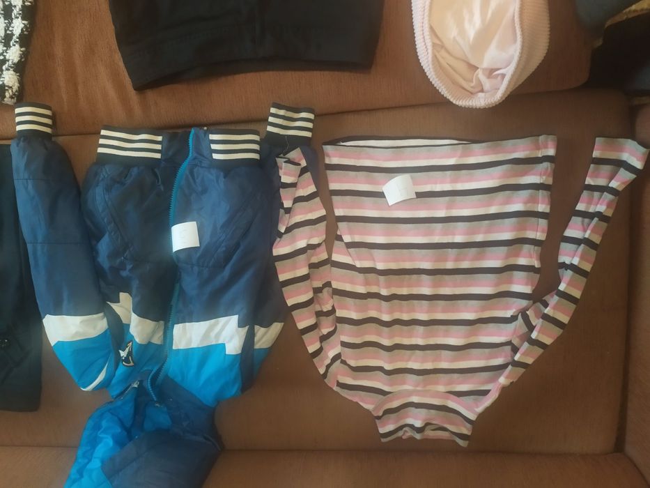 Продам куртку детскую.