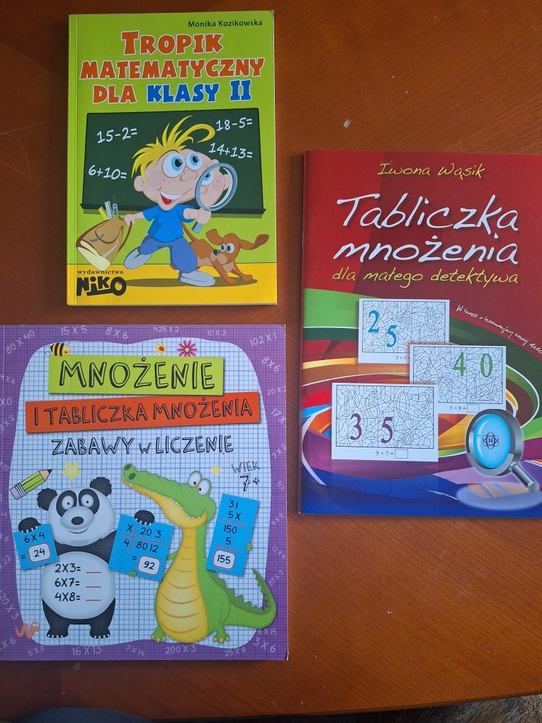 Książki z tabliczką mnożenia i Tropik matematyczny dla klasy 2