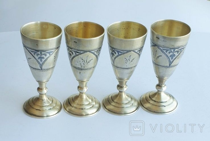 Серебряные рюмки. Узор. Резьба. Золочение. Чернь.  СССР. Осетия. 1974.
