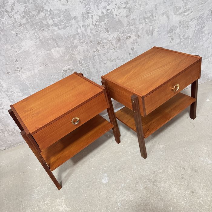 Komplet duńskich stolików nocnych z lat 60. – drewno tekowe