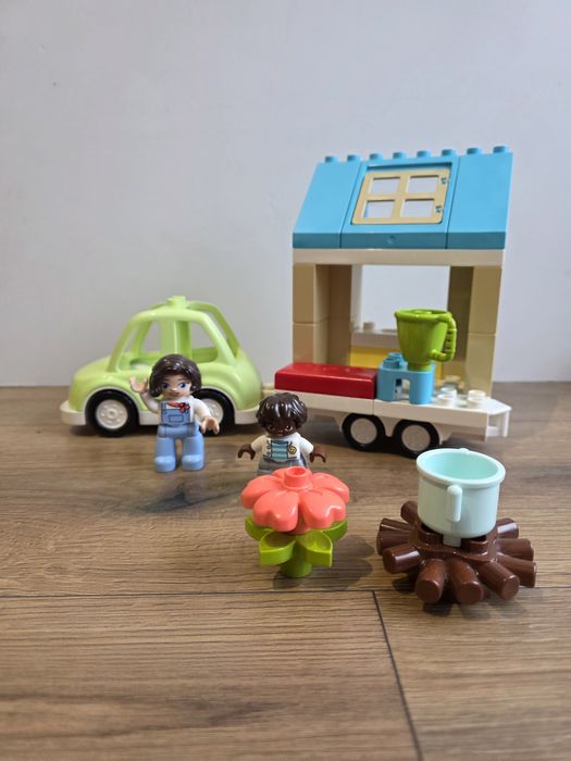 Lego duplo domek na kółkach 10986