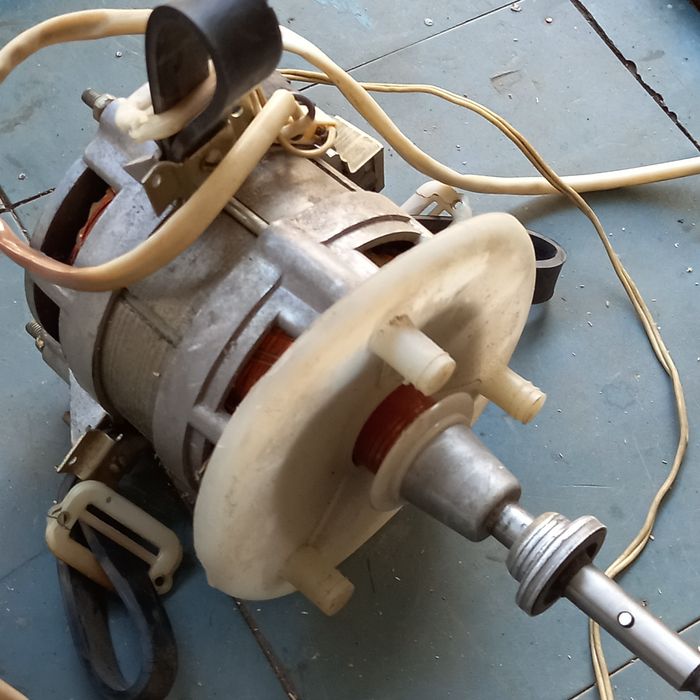 Продам  электродвигателя от стиральной машины  Сибирь