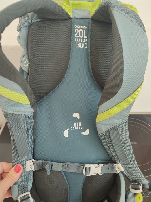 Quechua – це французький бренд одягу та спорядження для пішого туризму