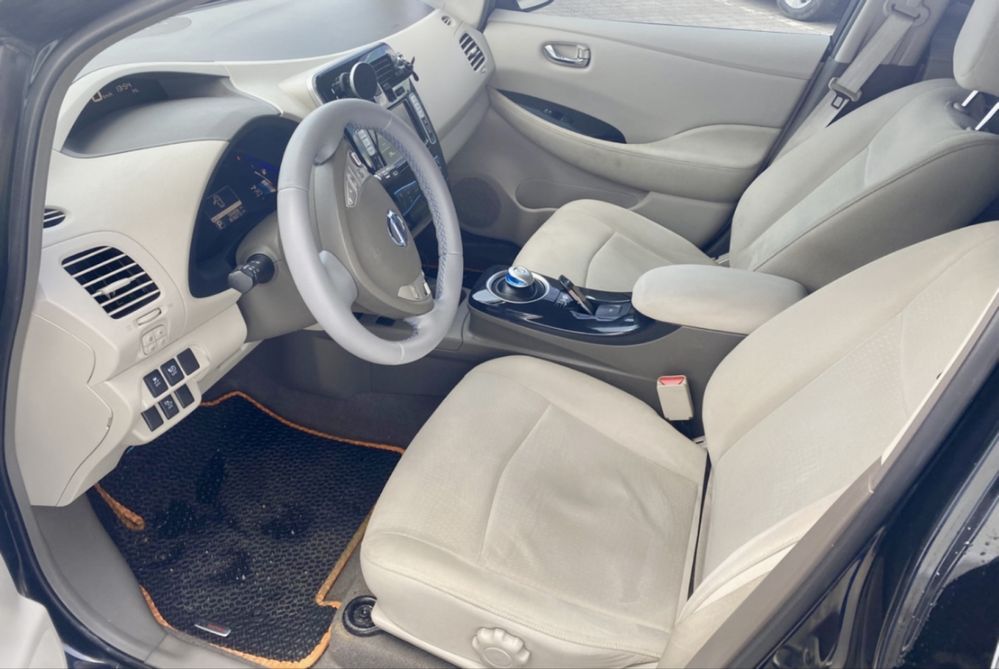 Продам Nissan Leaf