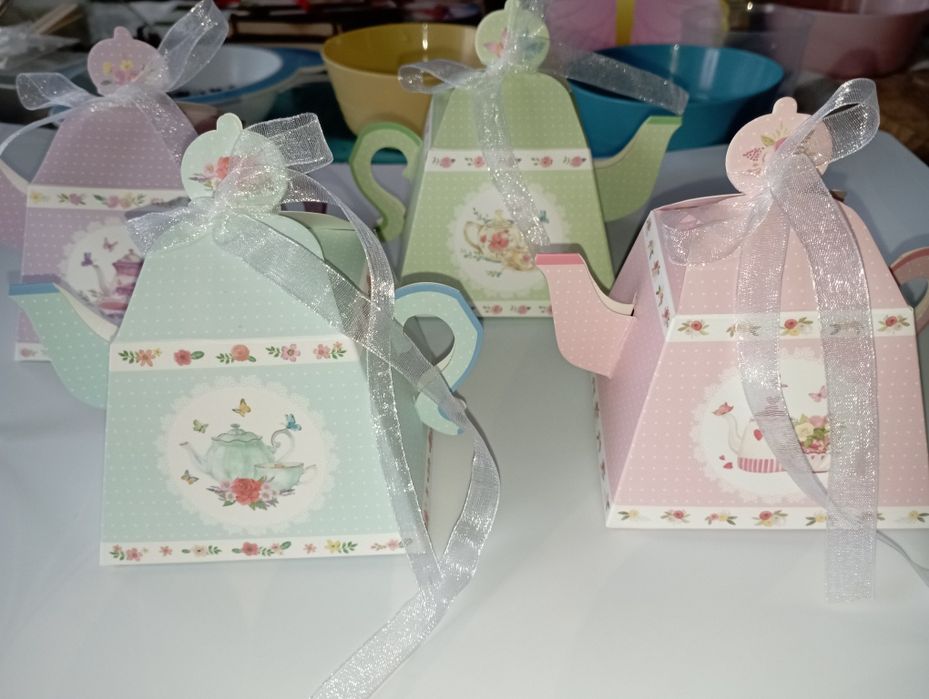 Prezent dzień matki herbatą w imbryku