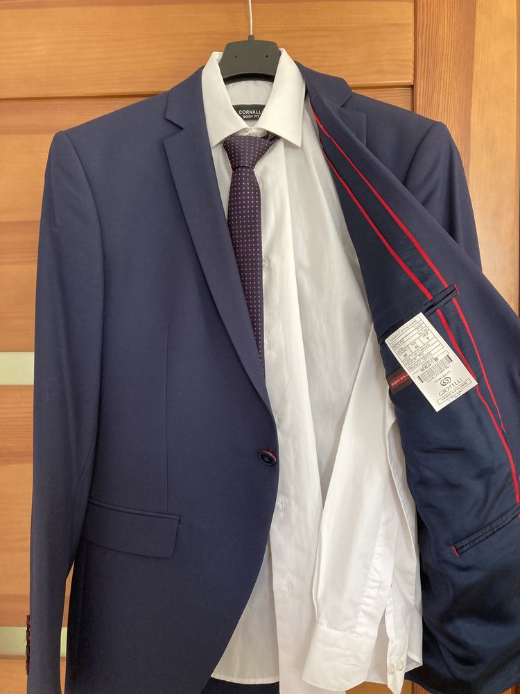 Продам стильний чоловічий костюм виробник Італія