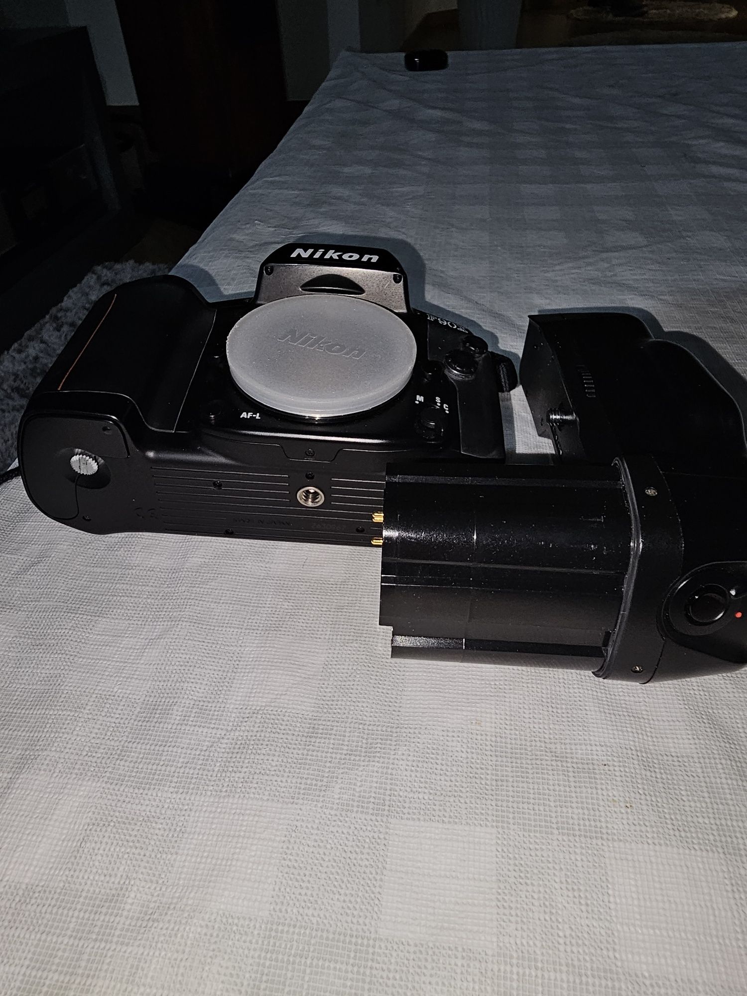 Máquina fotográfica Nikon F 90X com punho MB10 , Bom funcionamento