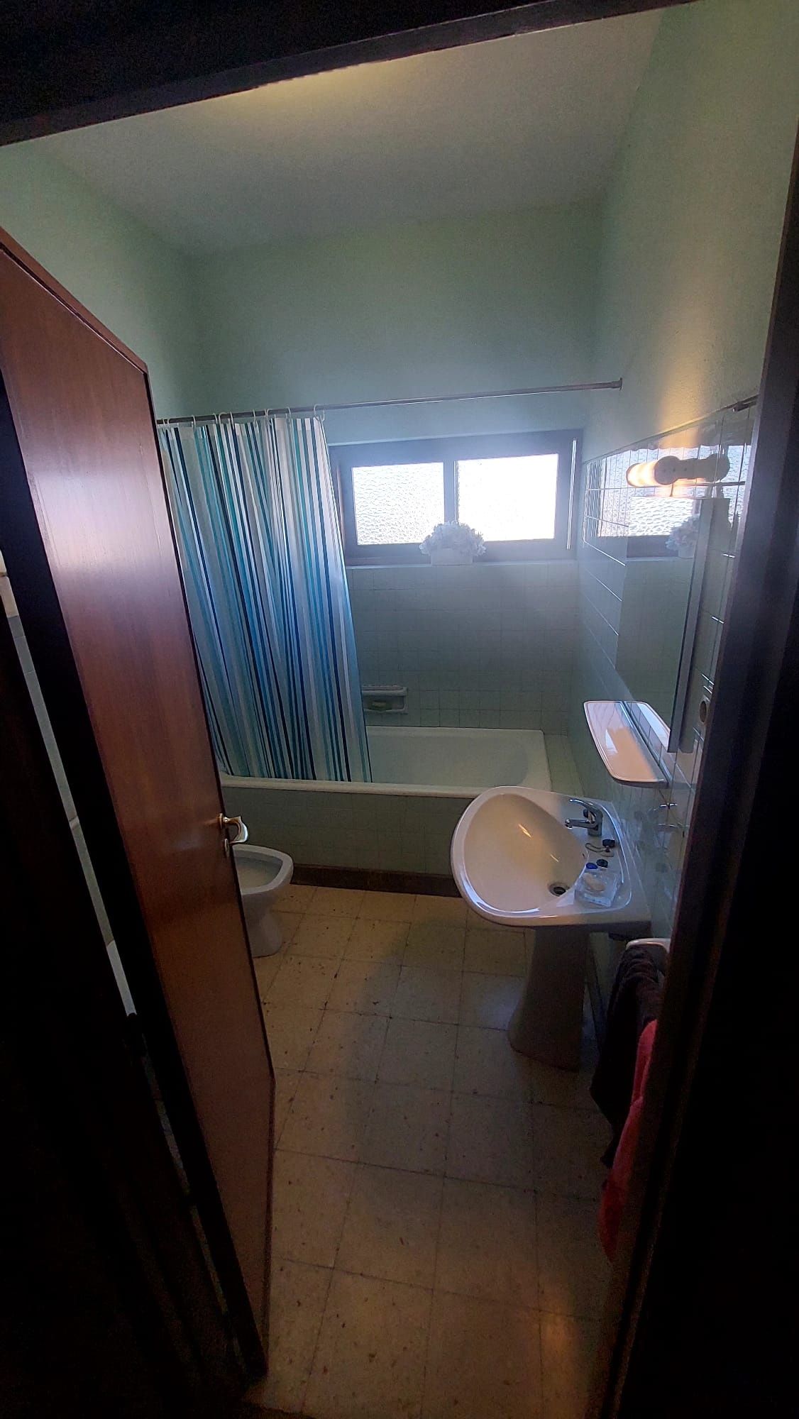 Alugo quarto individual