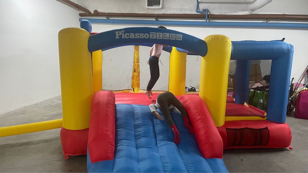 Arrendo ao dia insuflavel para festas