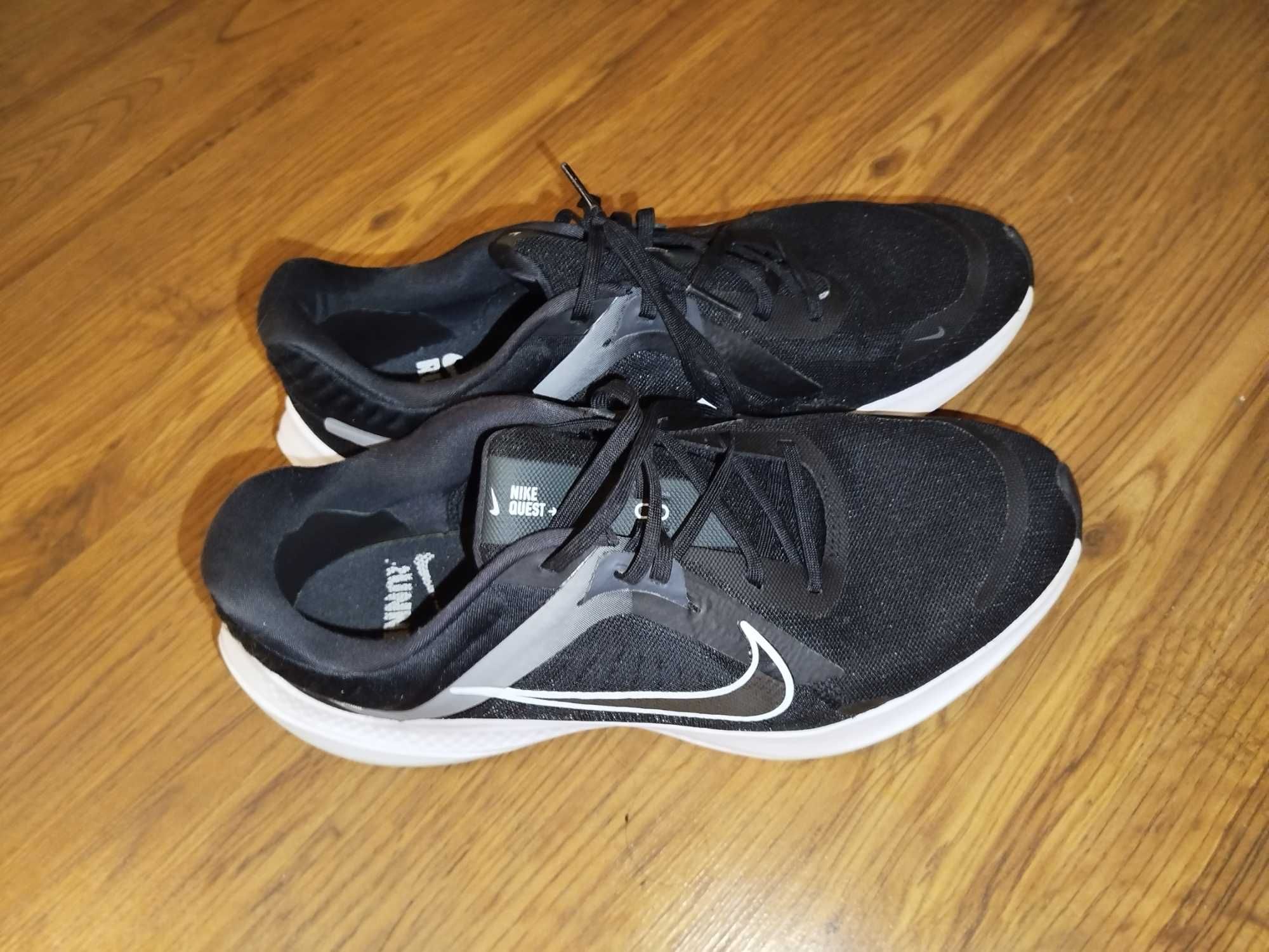 Чоловічі кросівки для бігу Nike Quest 5