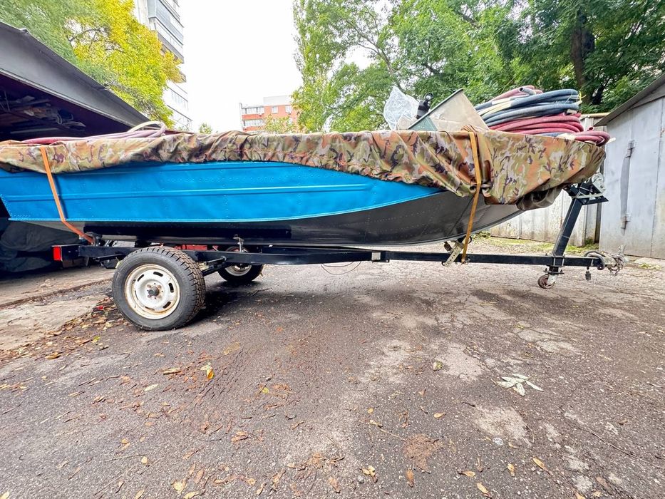 Комплект Моторная лодка Днепр с лафетом