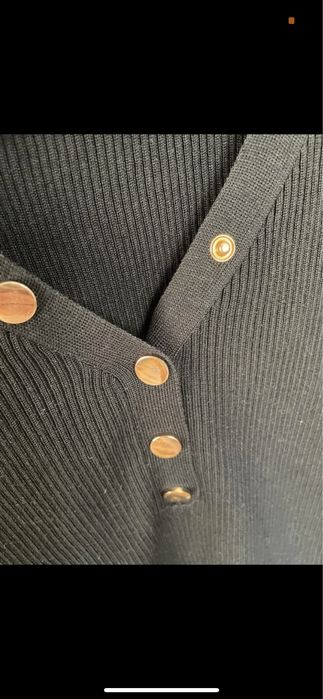 Sweterek prazkowany z guzikami