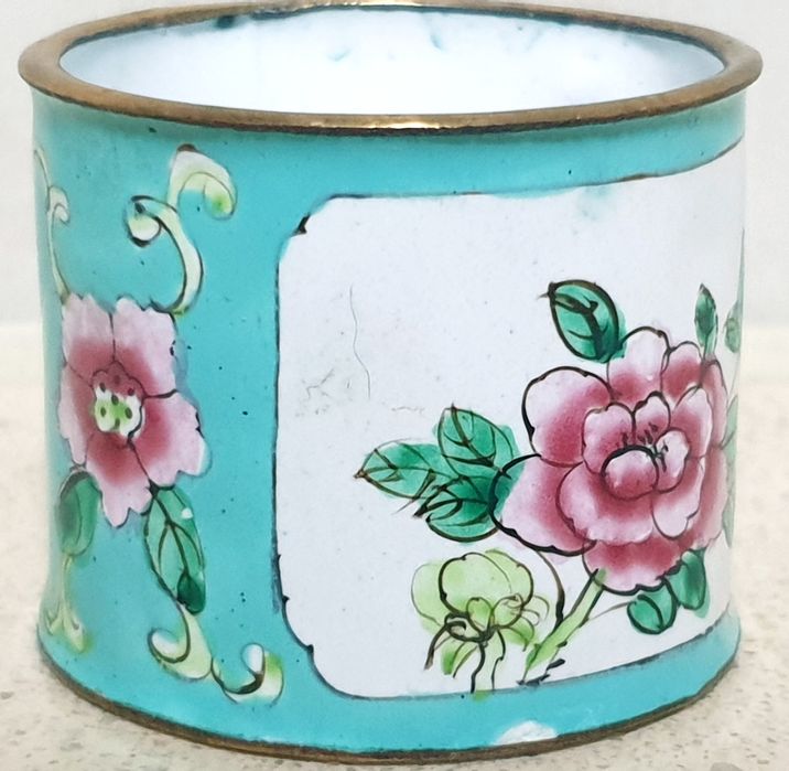 Linda argola de guardanapo asiática vintage com esmalte