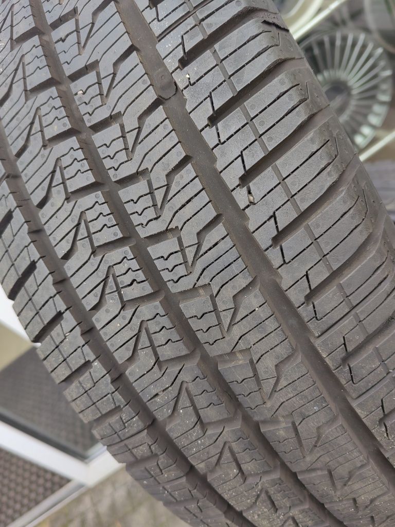 215/65R16C Continental VanContact 4 Seasons Całoroczne Wielosezon BUS