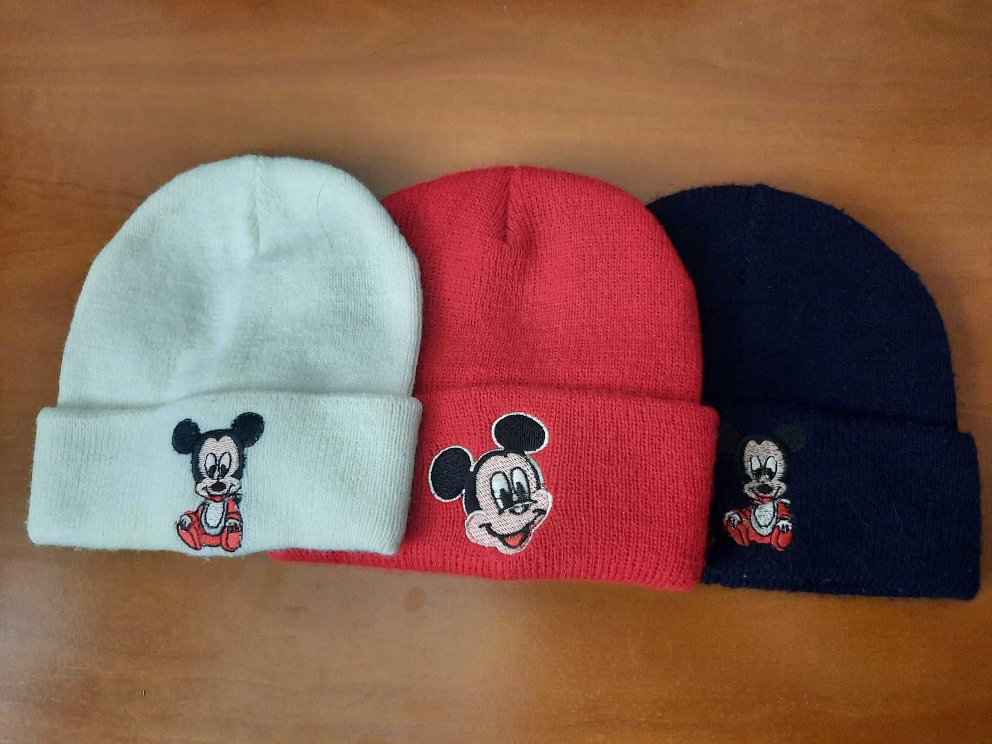 Três gorros de bebé da Disney, branco, vermelho e azul - novos