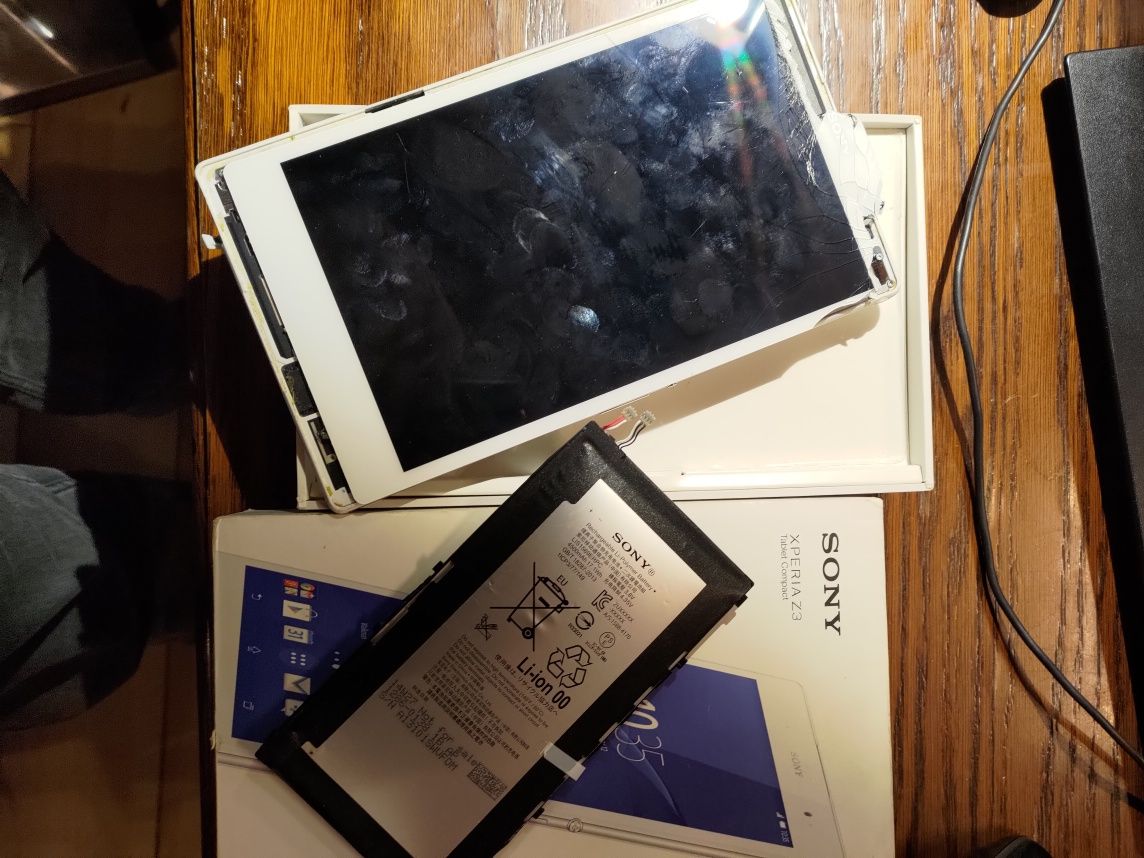 Tablet Sony XPERIA Z3 8" rozbity