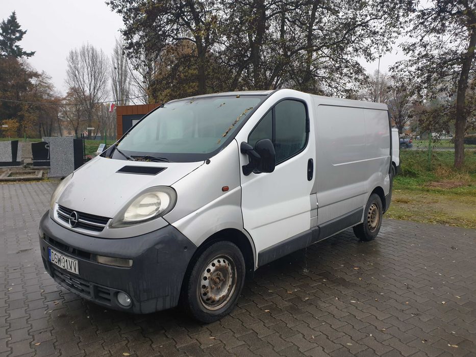 OPEL VIVARO 2,5 CDTi 135km blaszak klimatyzacja zarejestrowany w PL