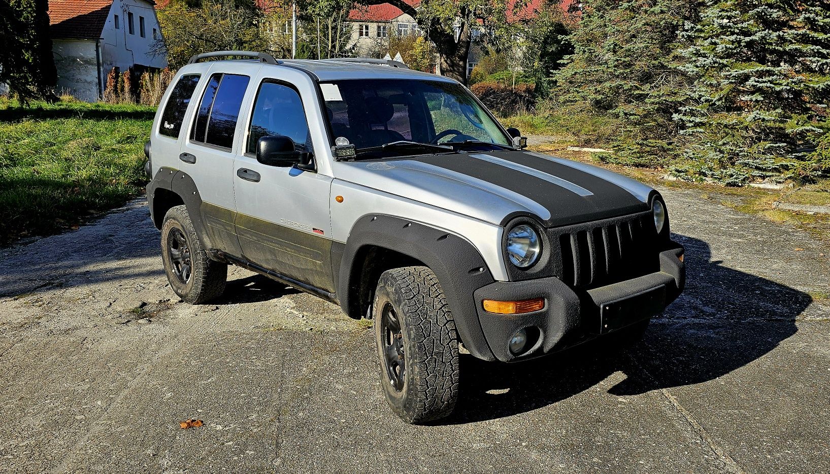 Jeep Cherokee 2,8crd 4x4 skóra kilka gotowy do jazdy pomalowany raptor