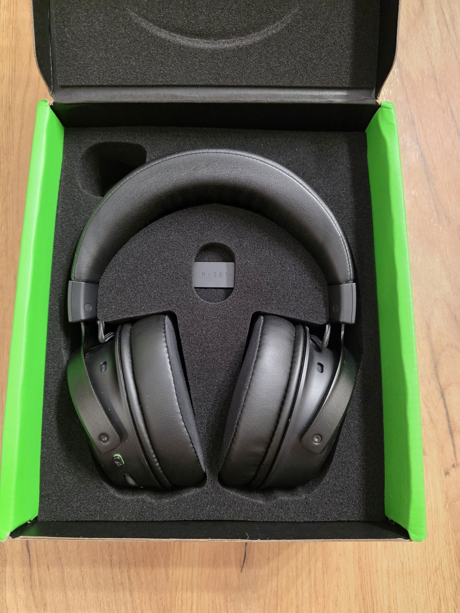 Наушники с микрофоном Razer Kraken V3 Pro
