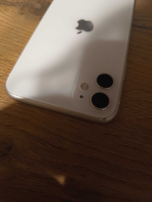 iPhone 11 biały telefon