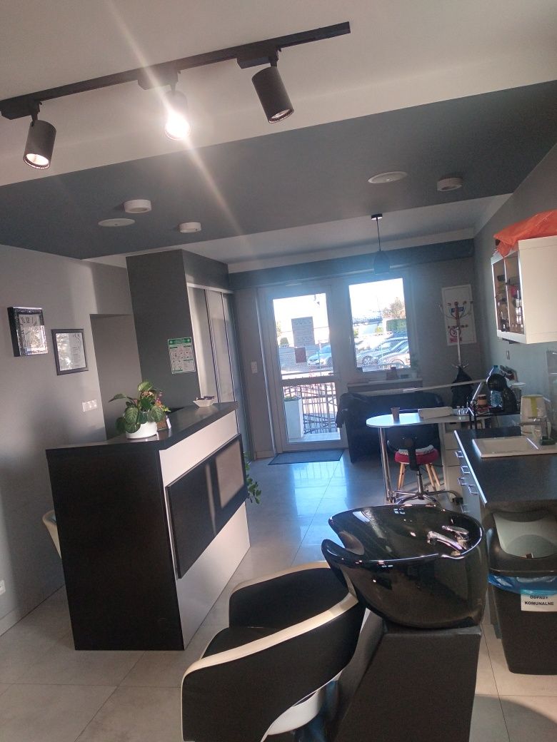 Stanowisko fryzjerskie lub Barber