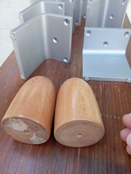 Pés de sofá / armário