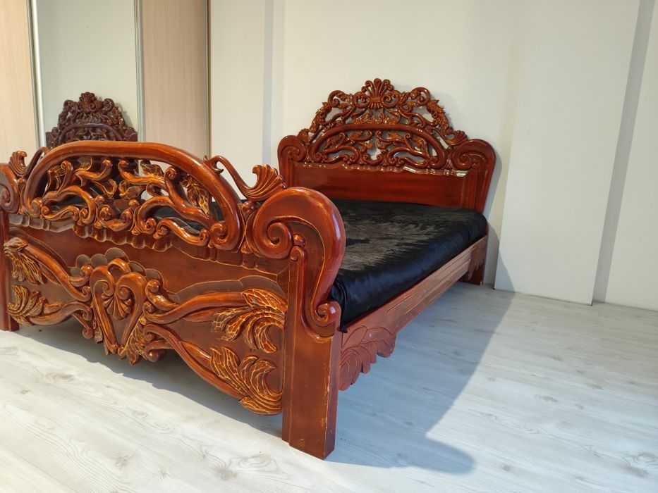 Спальне ліжко ручної роботи