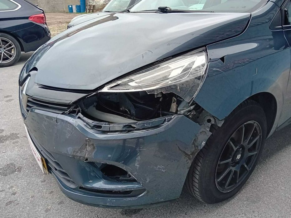 Renault Clio IV 1.2 16 V – Nacional ( pequeno sinistro )