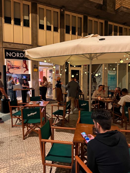 Espaço acolhedor com esplanada NORDIC bar & pizza PORTO64695011323651121