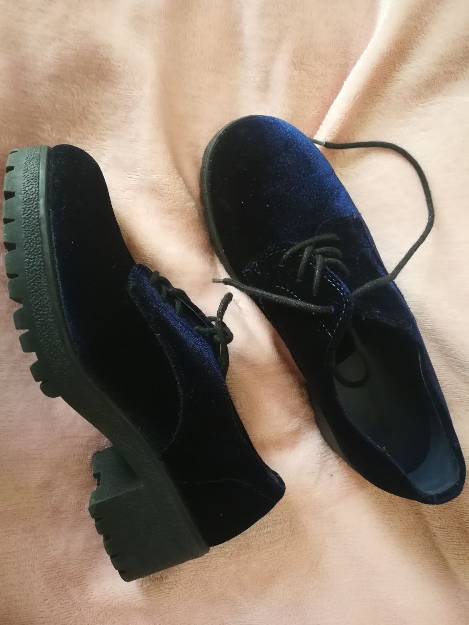Sapatos veludo azul n. 37