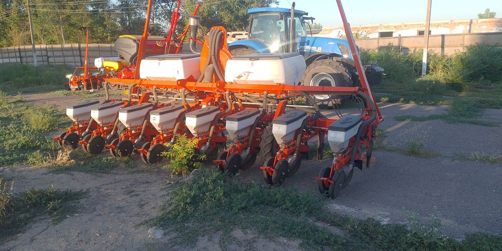 Продаєця сівалка кун плантер 3