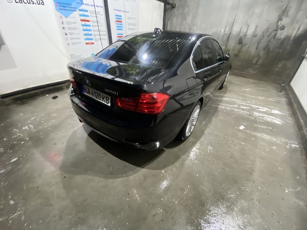 BMW F30 328i Luxury line 2015 хорошая комплектация