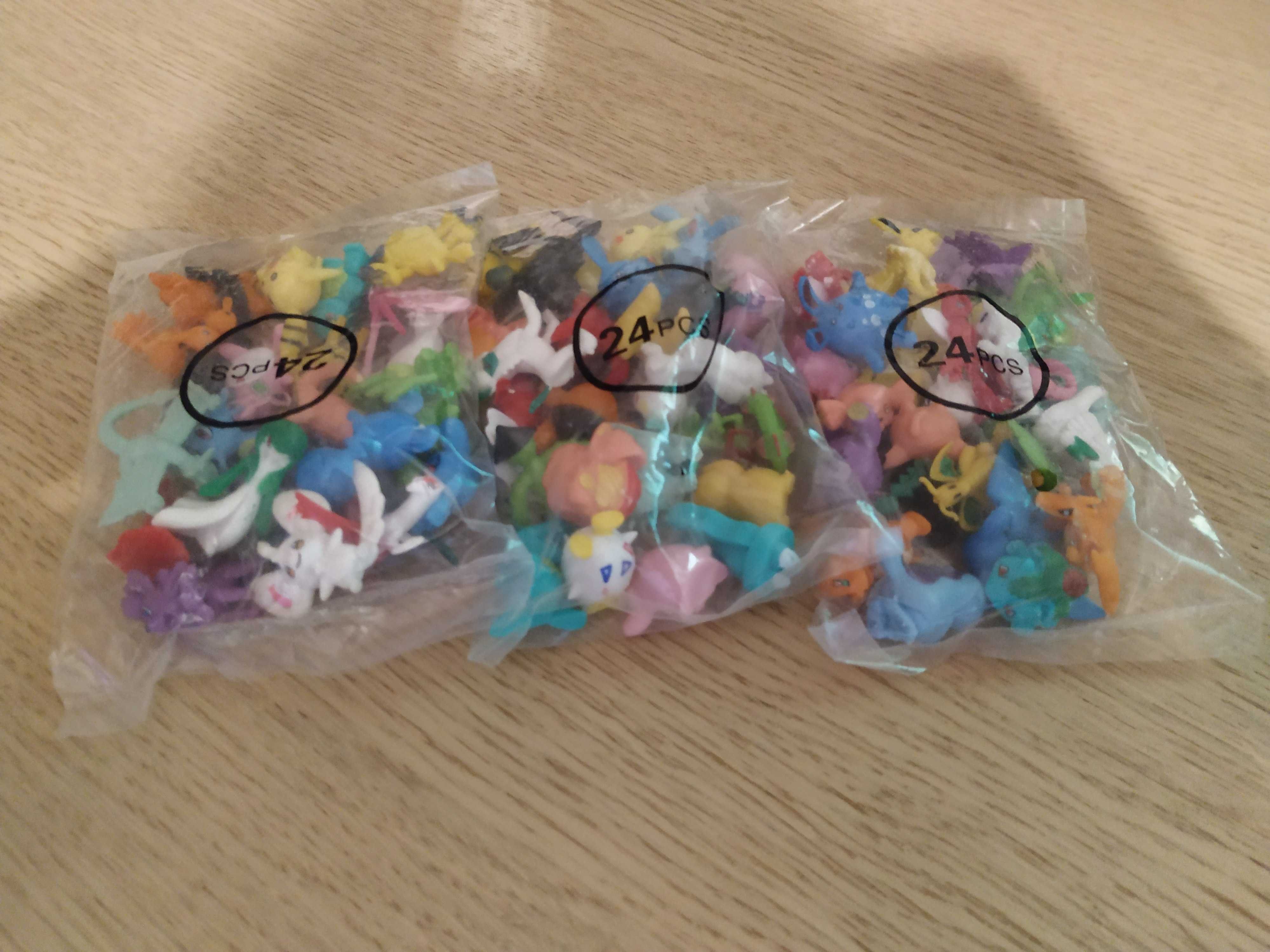 Lote de 24 mini figuras/bonecos Pokémon