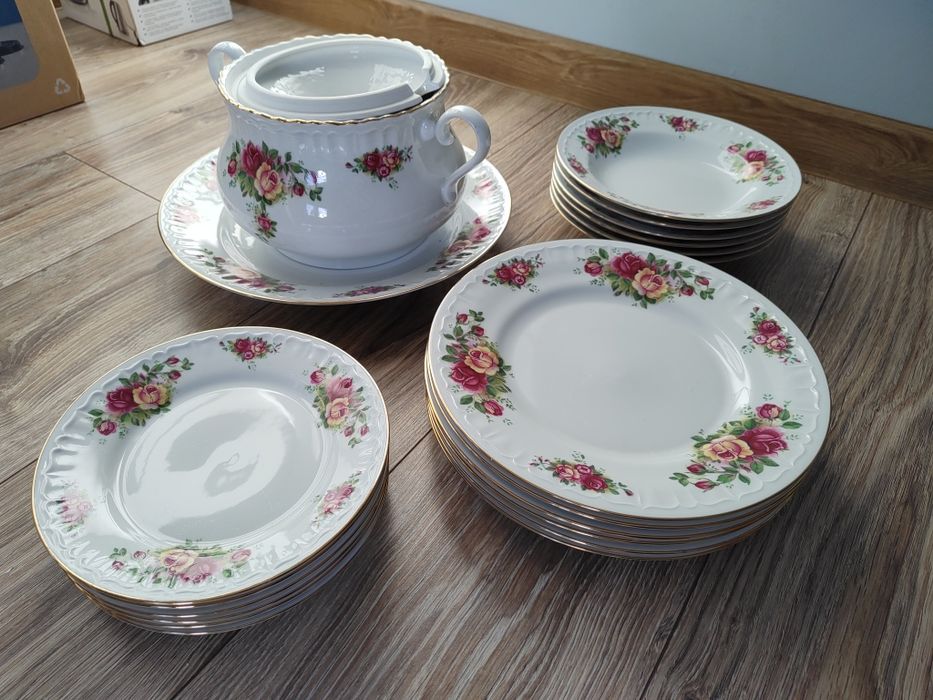 Zastawa stołowa / komplet / serwis obiadowy / talerze / talerz w kwiat