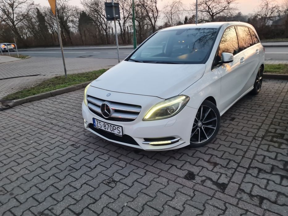 Mercedes B klasa  (W246) - B180  bixenon, pakiet AMG, benzyna