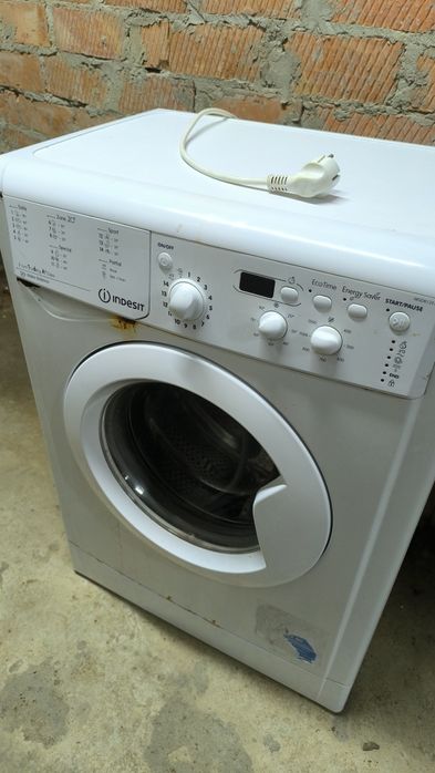 Пральна машина Indesit IWSD61251
