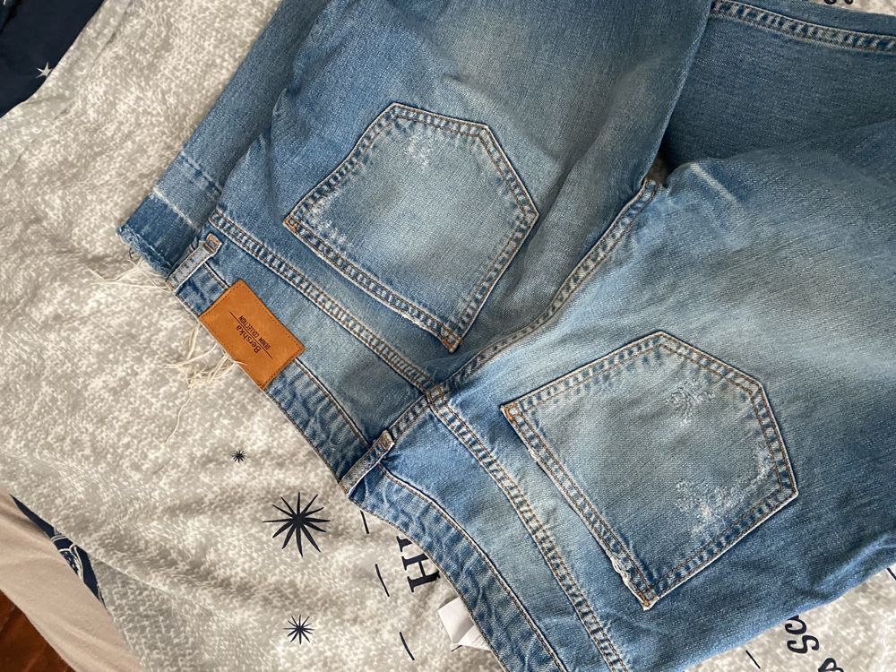 Bershka - jeansy relaxed z dziurami - rozm 40