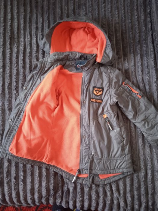 Куртка демісезонна на зріст 116 см.