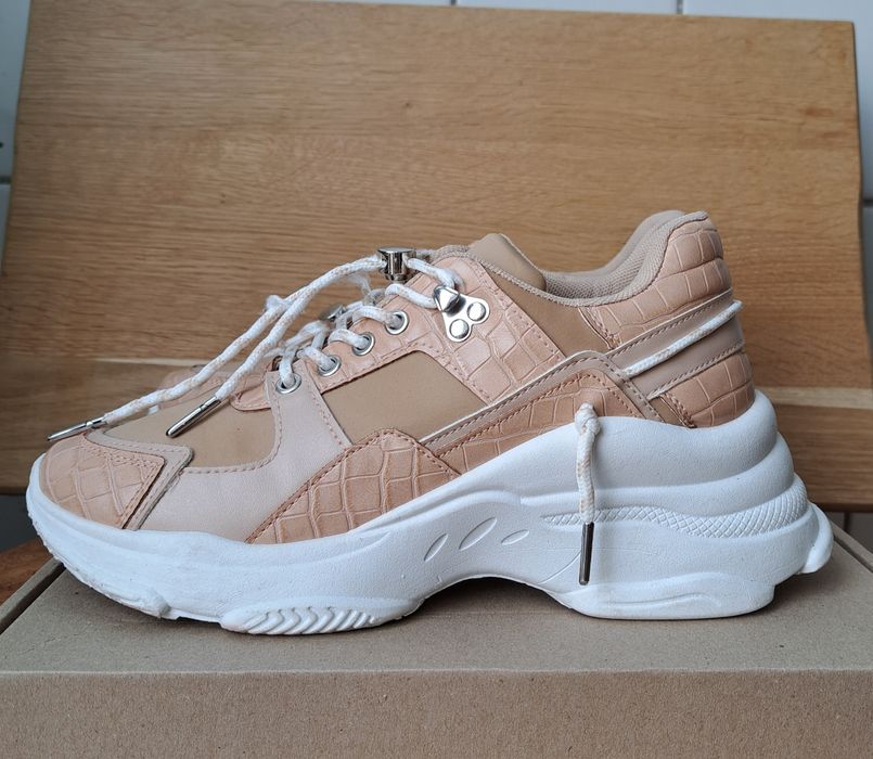 Стильні кросівки р39