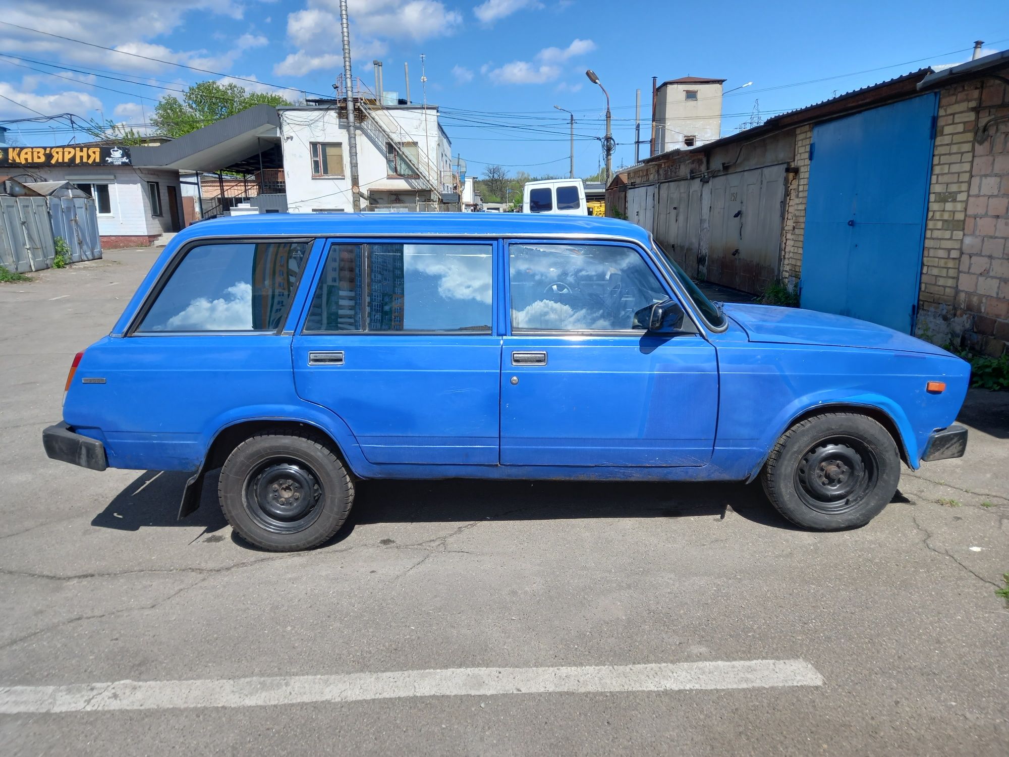 Автомобіль Ваз 2104