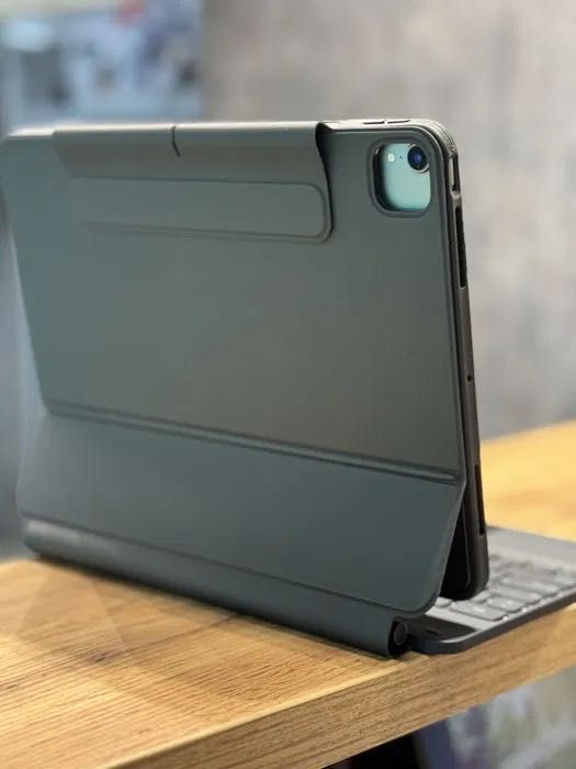 iPad 12.9 pro 512gb M2 2022 + магнітні кейс з клавіатурою