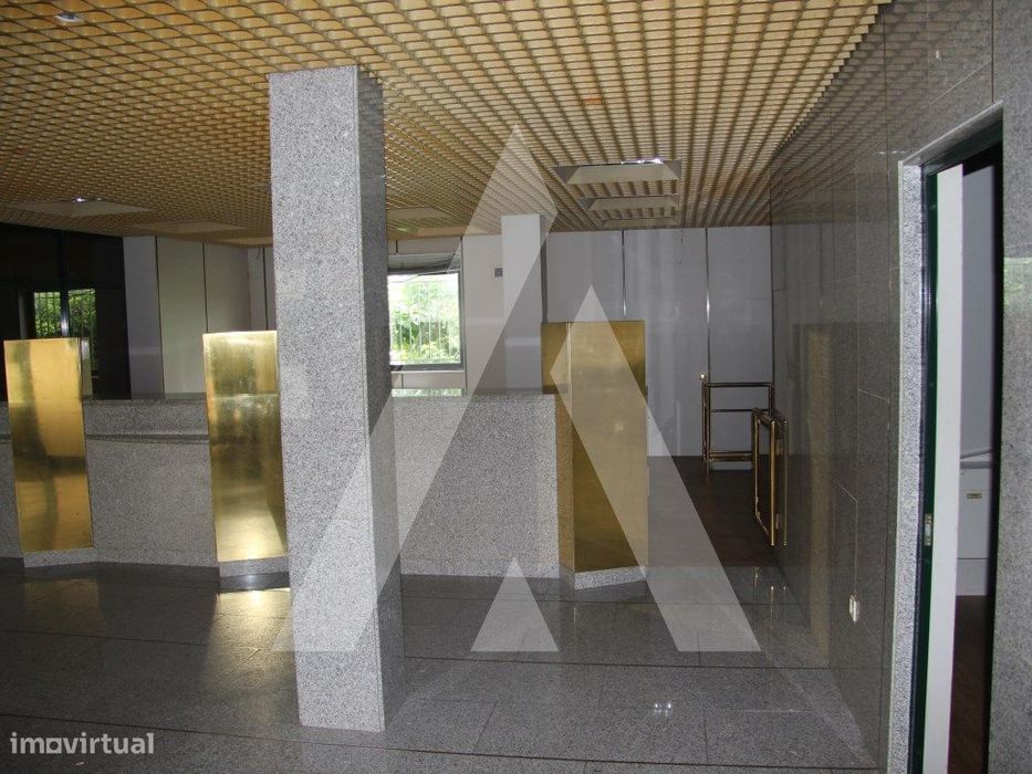 Loja no Centro de Freixo de Espada à Cinta