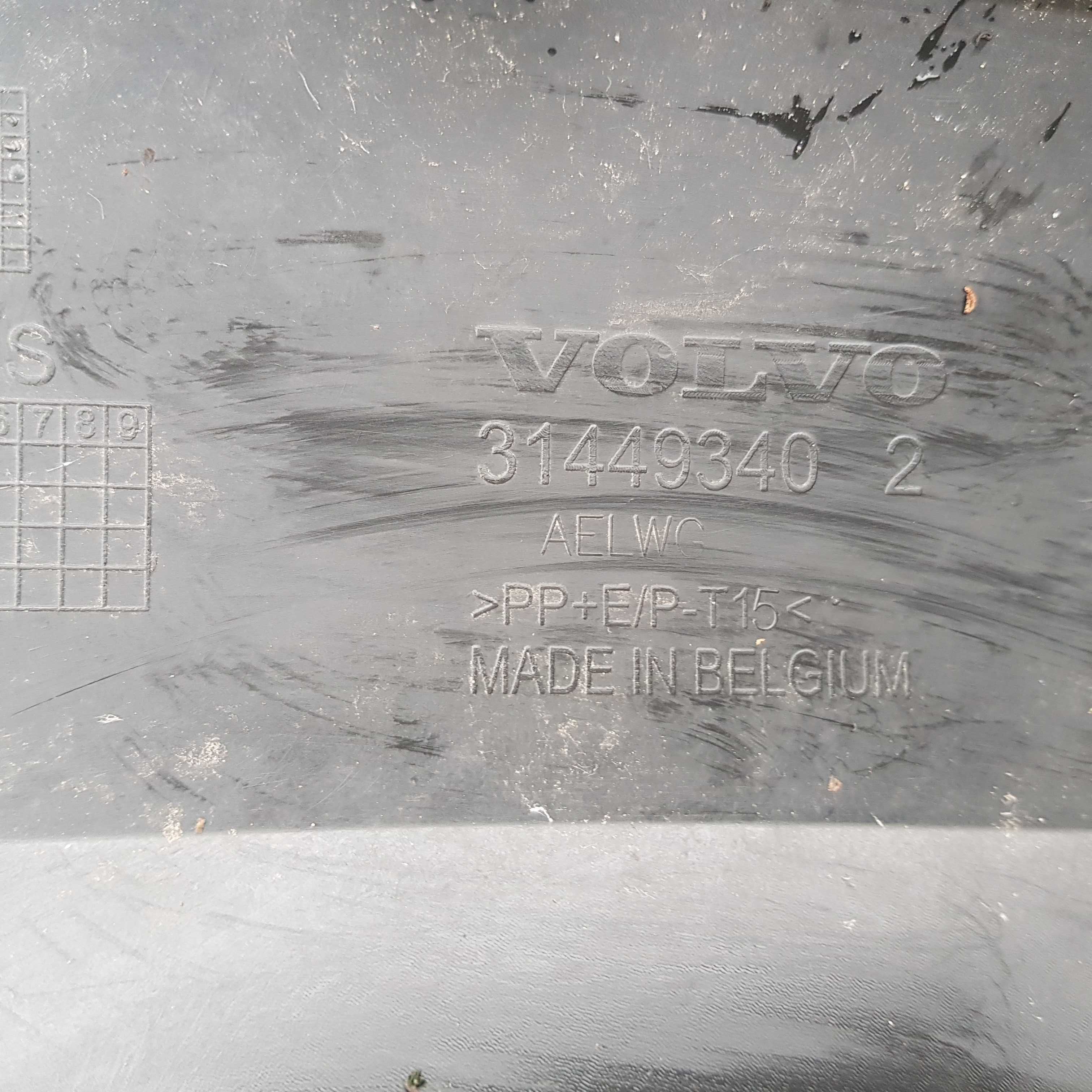 spojler dokładka zderzaka przód Volvo XC40