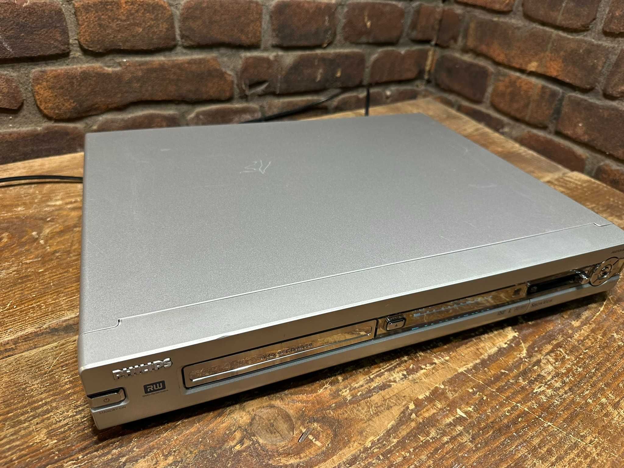 Odtwarzacz nagrywarka DVD Philips dvdr77