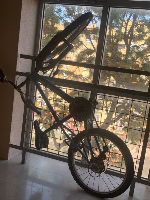 Bicicleta btwin,com corrente pra prender