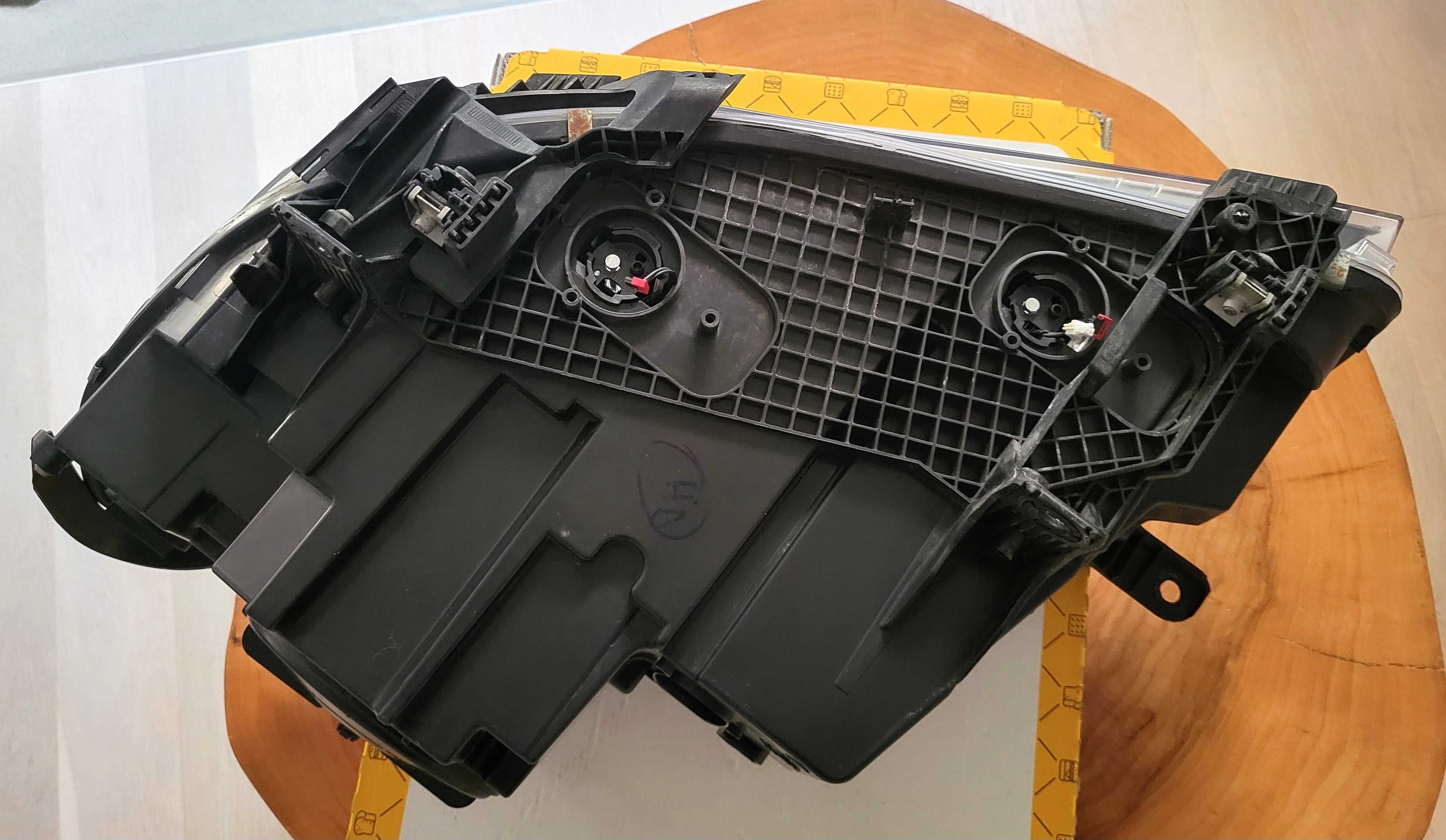 BMW X6 F16 i X5 F15 Lampa prawa xenon skrętny