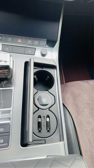 Зарядна док-станція для Audi A6, A7, Q7, Q8