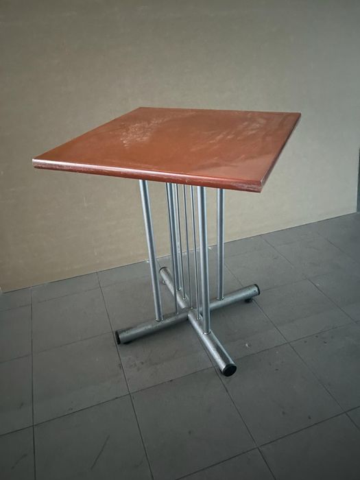 Cadeiras e Mesas para café ou restaurante